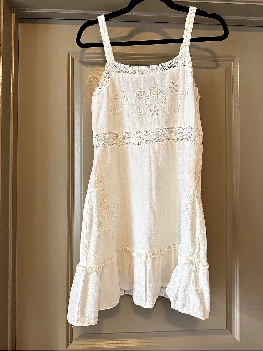 Zara Eyelet Lace Mini Dress in White Size Medium Like New